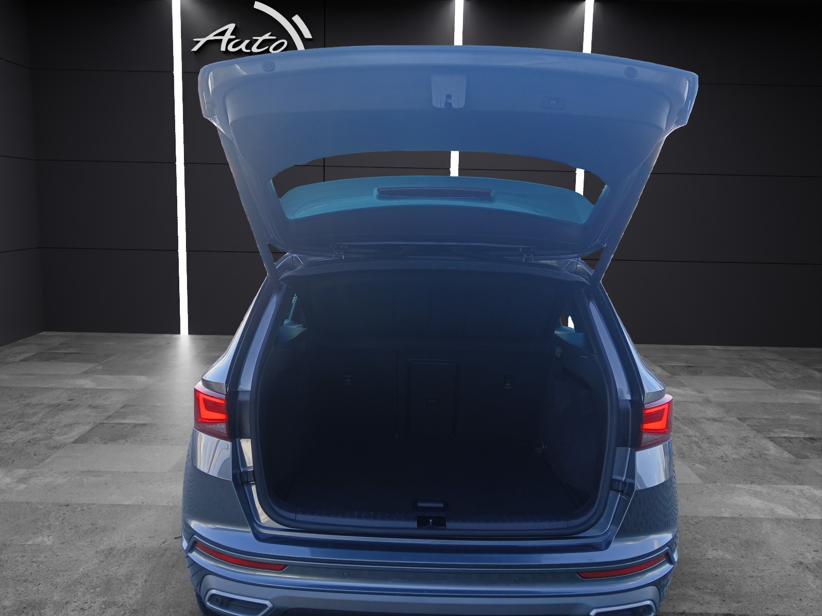 Fahrzeugabbildung SEAT Ateca TSI FR-Line DSG LED AHK Navi AID ACC RFK SH