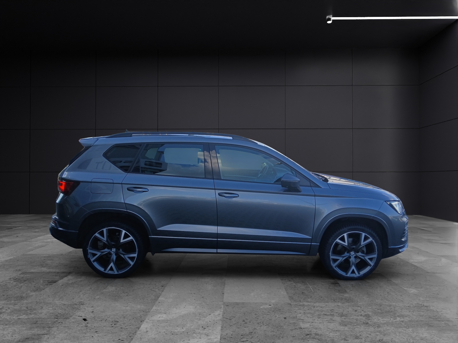 Fahrzeugabbildung SEAT Ateca TSI FR-Line DSG LED AHK Navi AID ACC RFK SH