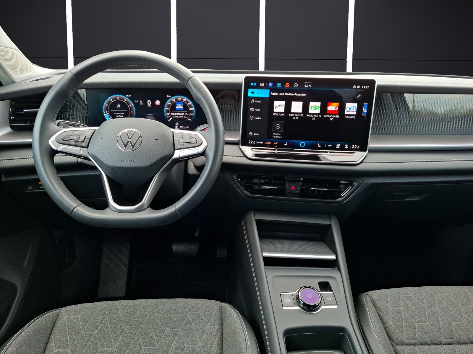 Fahrzeugabbildung Volkswagen Tayron eTSI Life LED AHK Navi AID ACC RFK SH