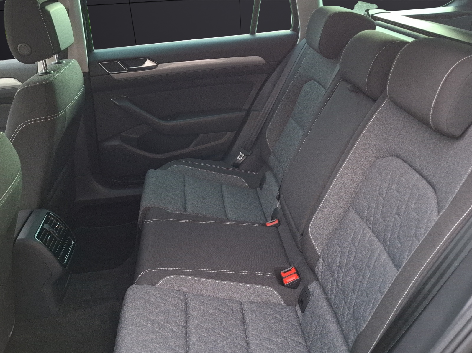 Fahrzeugabbildung Volkswagen Passat Variant TDI Business DSG Matrix Navi ACC RFK SH