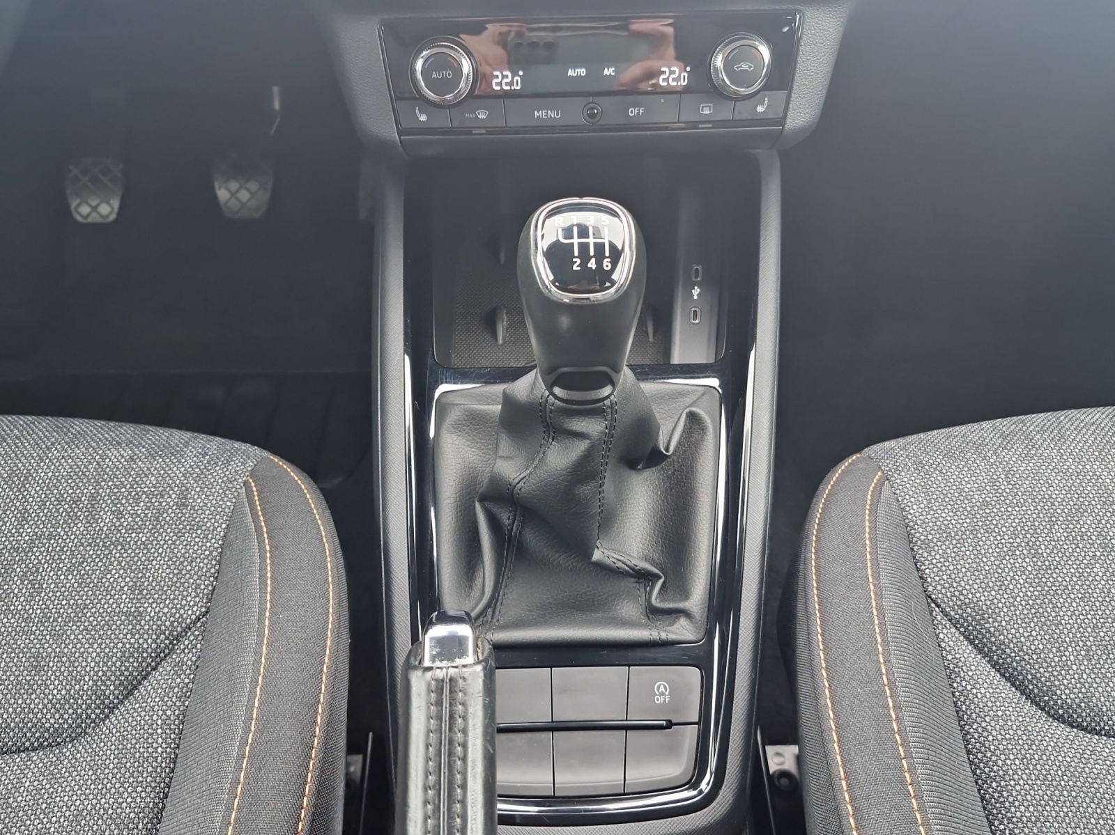 Fahrzeugabbildung SKODA Kamiq Clever AHK LED RFK KESSY