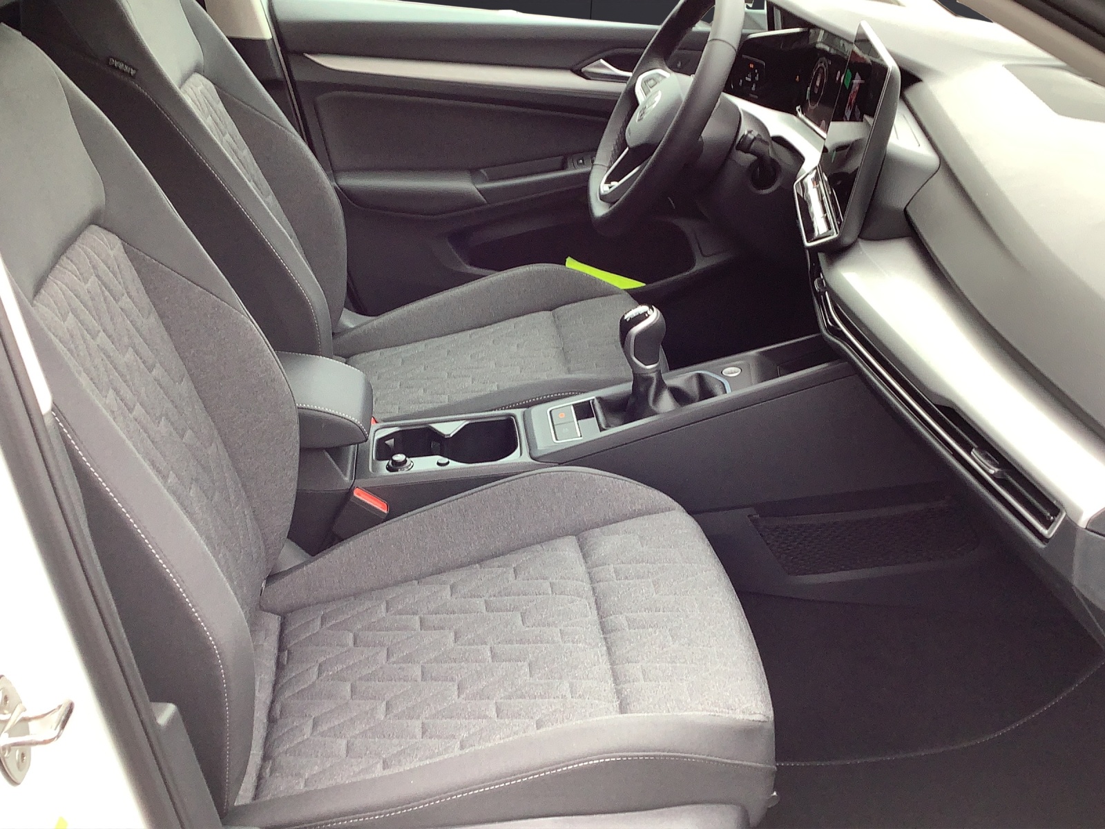 Fahrzeugabbildung Volkswagen Golf VIII TSI Pano AHK ACC
