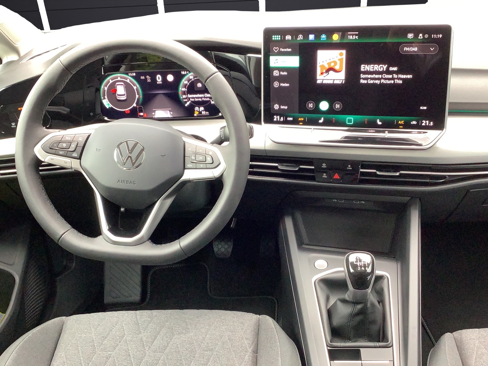Fahrzeugabbildung Volkswagen Golf VIII TSI Pano AHK ACC