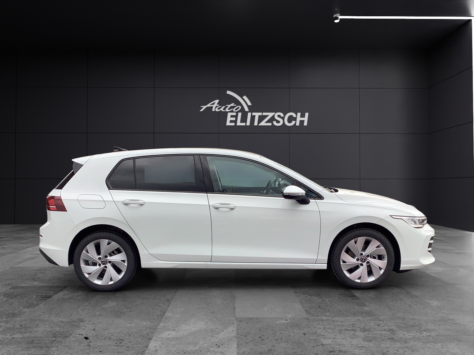 Fahrzeugabbildung Volkswagen Golf VIII TSI Pano AHK ACC