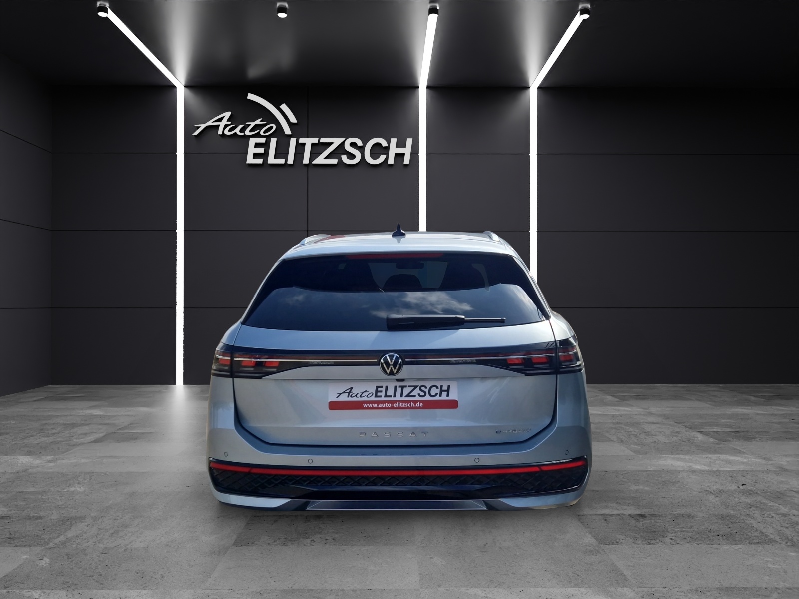 Fahrzeugabbildung Volkswagen Passat Variant 1.5 TSI eHybrid R-Line Matrix AHK