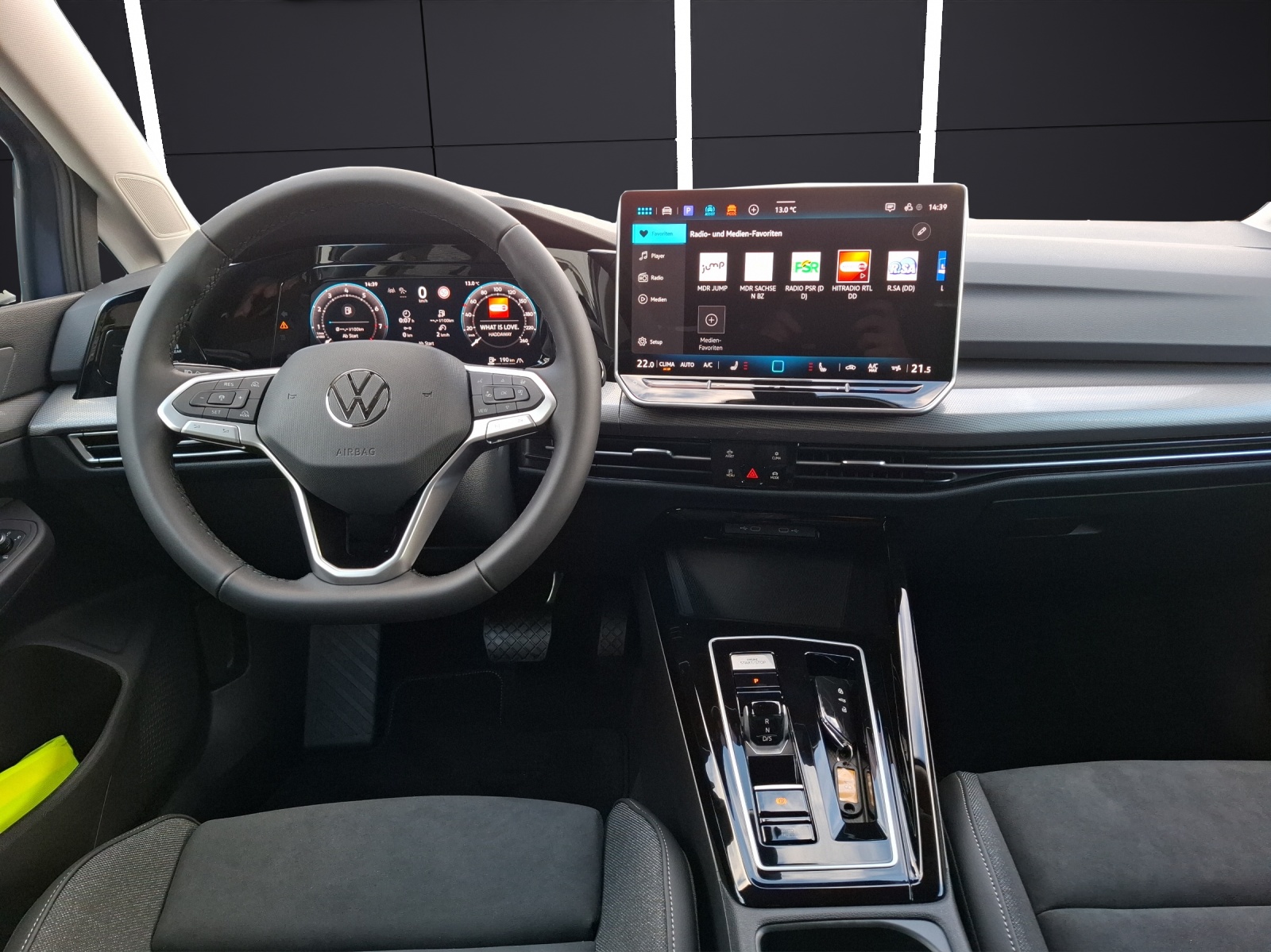 Fahrzeugabbildung Volkswagen Golf LED NAVI DAB AUTO LIGHT ASSIST ACC