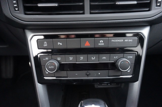 Fahrzeugabbildung Volkswagen T-Cross TSI Active DSG LED Navi AID ACC PDC SH