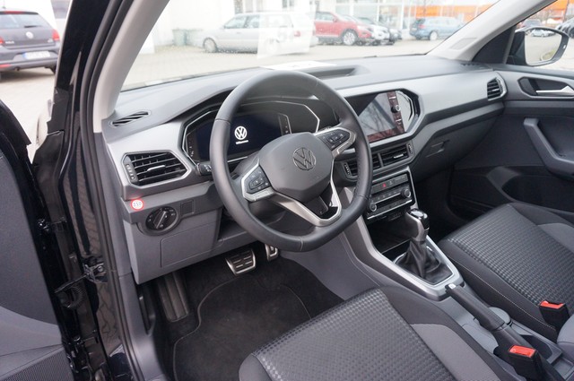 Fahrzeugabbildung Volkswagen T-Cross TSI Active DSG LED Navi AID ACC PDC SH