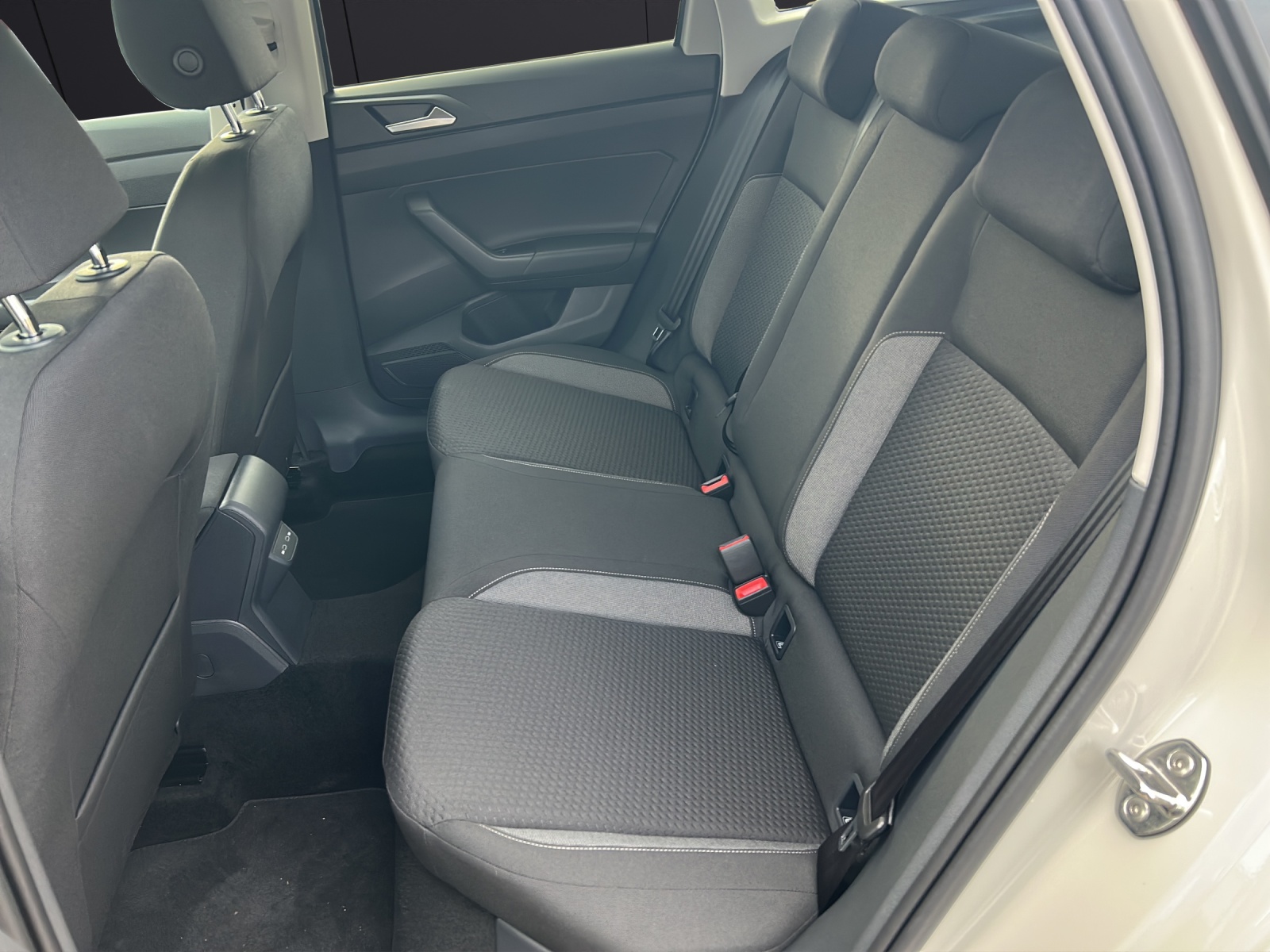 Fahrzeugabbildung Volkswagen Taigo Life TSI LED ACC SH PDC