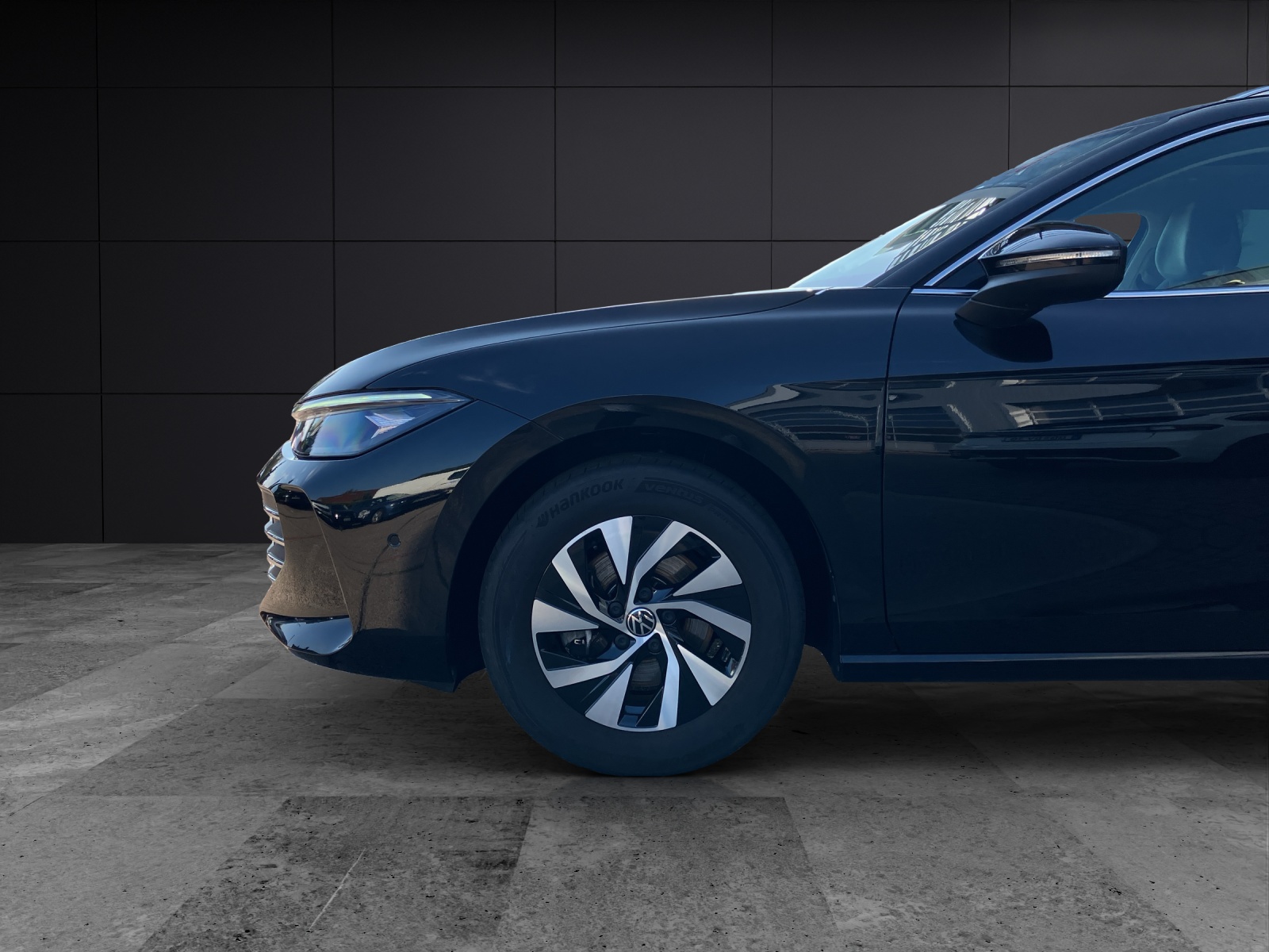 Fahrzeugabbildung Volkswagen Passat Variant eTSI Business DSG LED Navi ACC DCC Pano RFK HuD