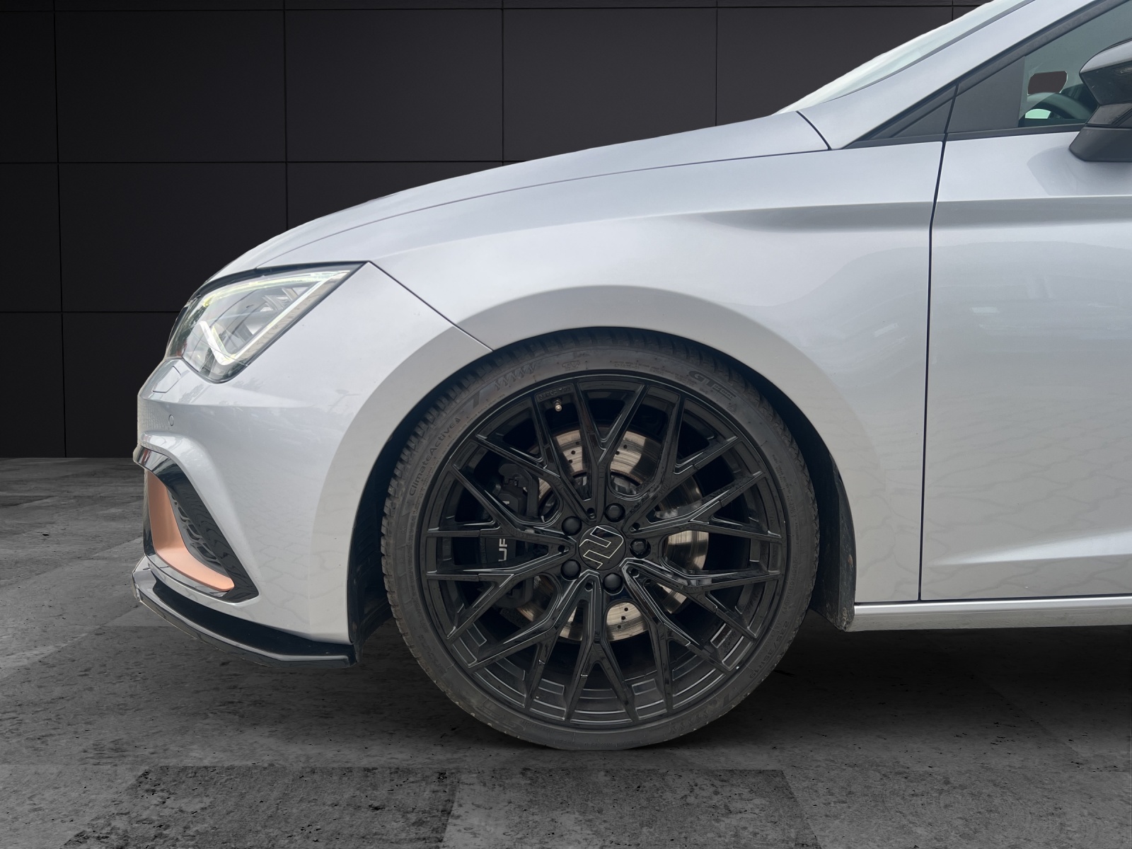 Fahrzeugabbildung CUPRA Leon ST 300 DSG 4Drive LED Navi VC ACC RFK Beats SHZ