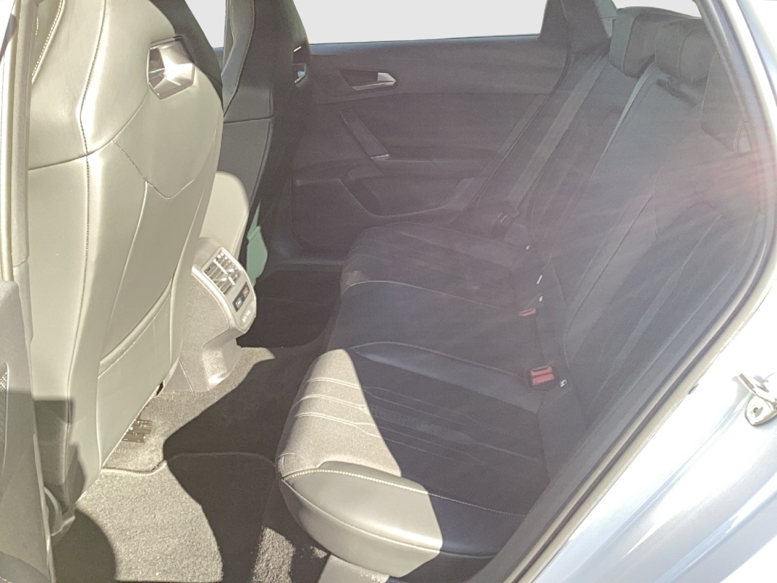 Fahrzeugabbildung CUPRA Leon ST e-Hybrid DSG LED ACC Navi ACC RFK SH 19