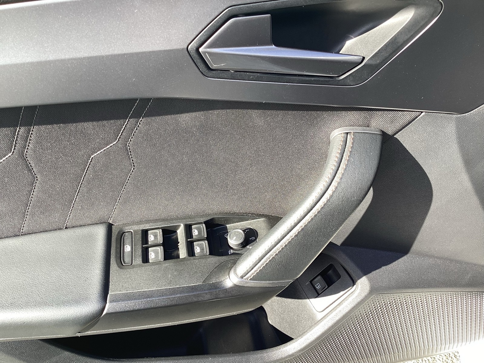 Fahrzeugabbildung CUPRA Leon ST e-Hybrid DSG LED ACC Navi ACC RFK SH 19