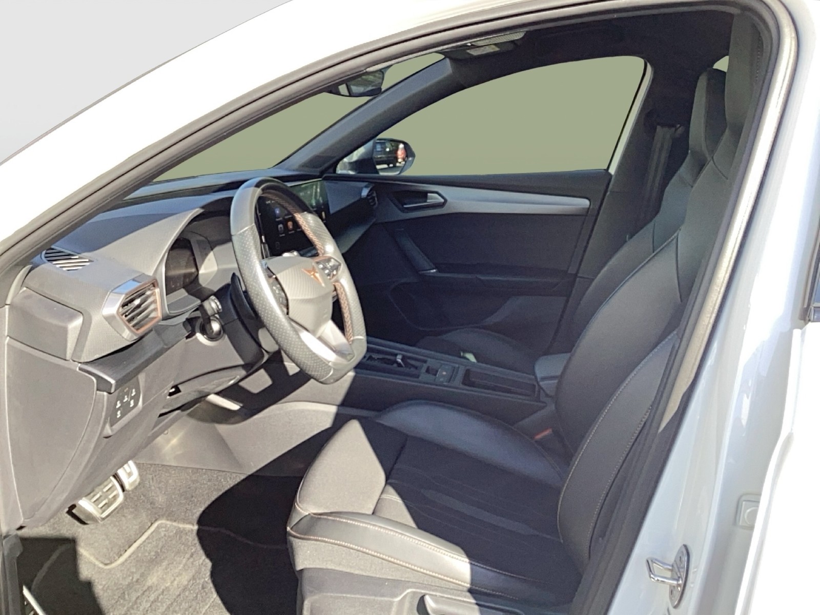 Fahrzeugabbildung CUPRA Leon ST e-Hybrid DSG LED ACC Navi ACC RFK SH 19
