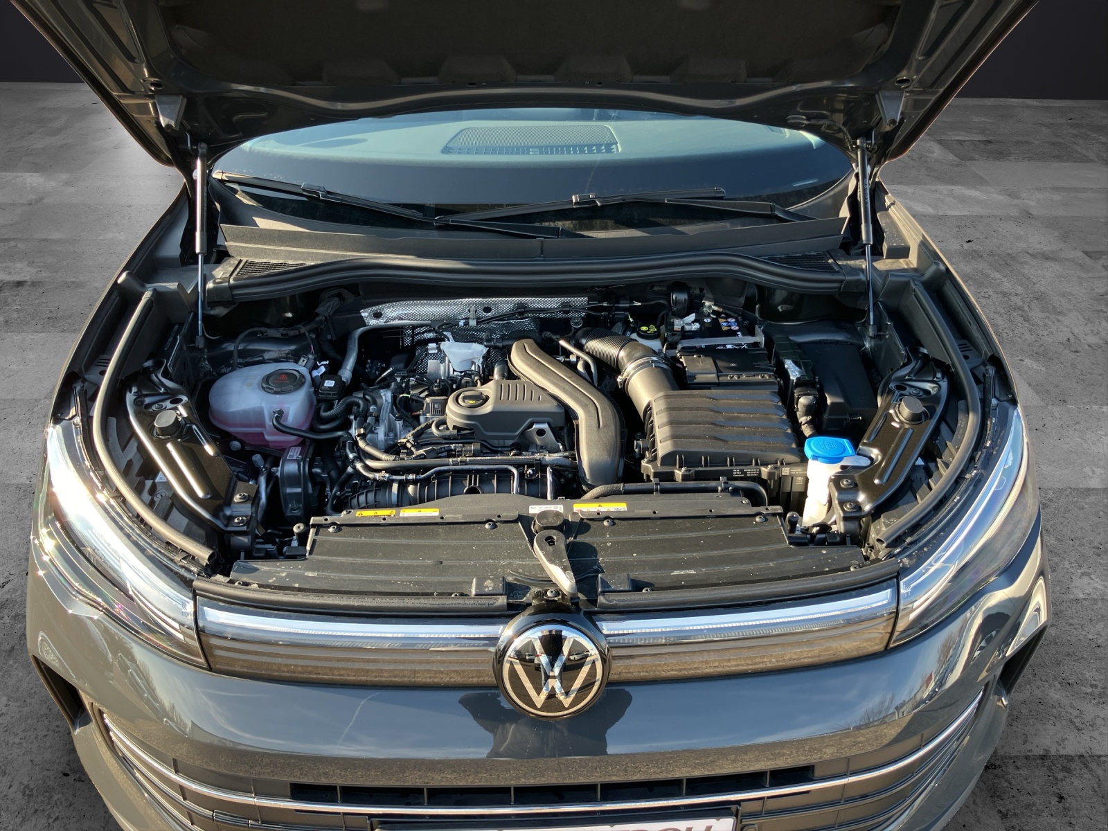 Fahrzeugabbildung Volkswagen Tiguan 1.5 e Life DSG LED ACC RearView Ambiente Navi