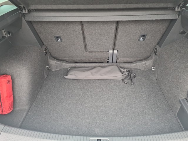 Fahrzeugabbildung Volkswagen Tiguan TDI Urban-Sport DSG 4M R-Line LED AHK Navi AID ACC Park-Assist SH