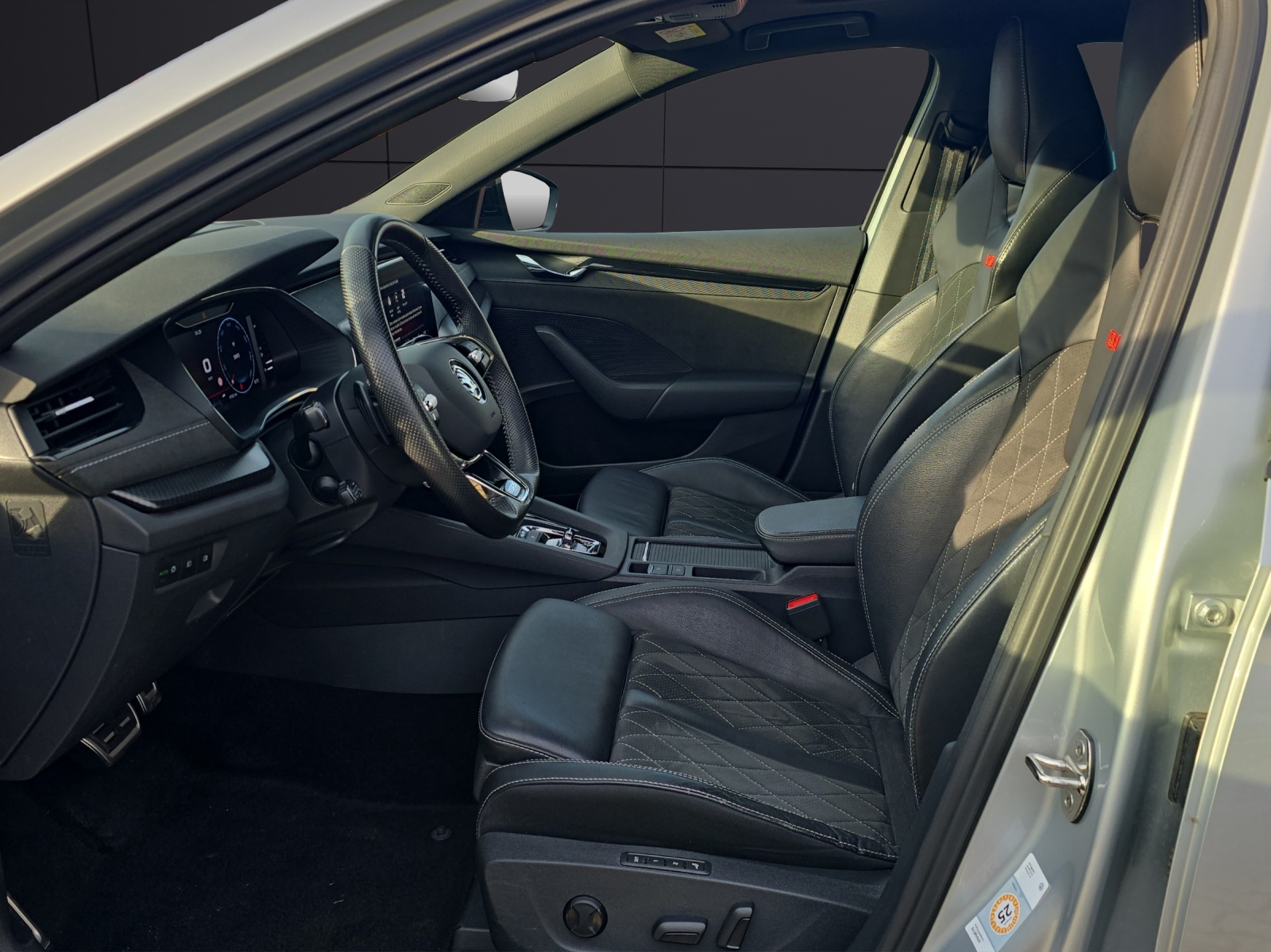 Fahrzeugabbildung SKODA Octavia Combi RS Plus 4x4 2.0 TDI DSG AHZ PANO NAVI KAMERA