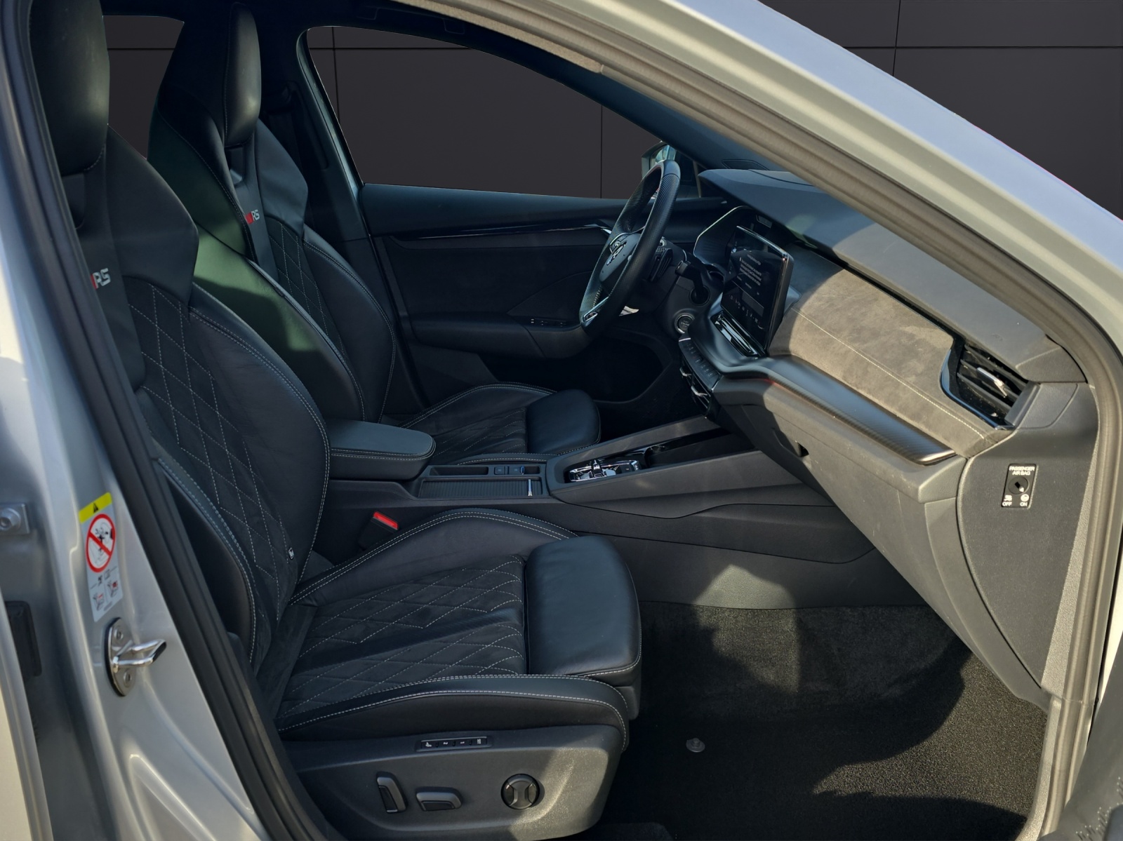 Fahrzeugabbildung SKODA Octavia Combi RS Plus 4x4 2.0 TDI DSG AHZ PANO NAVI KAMERA