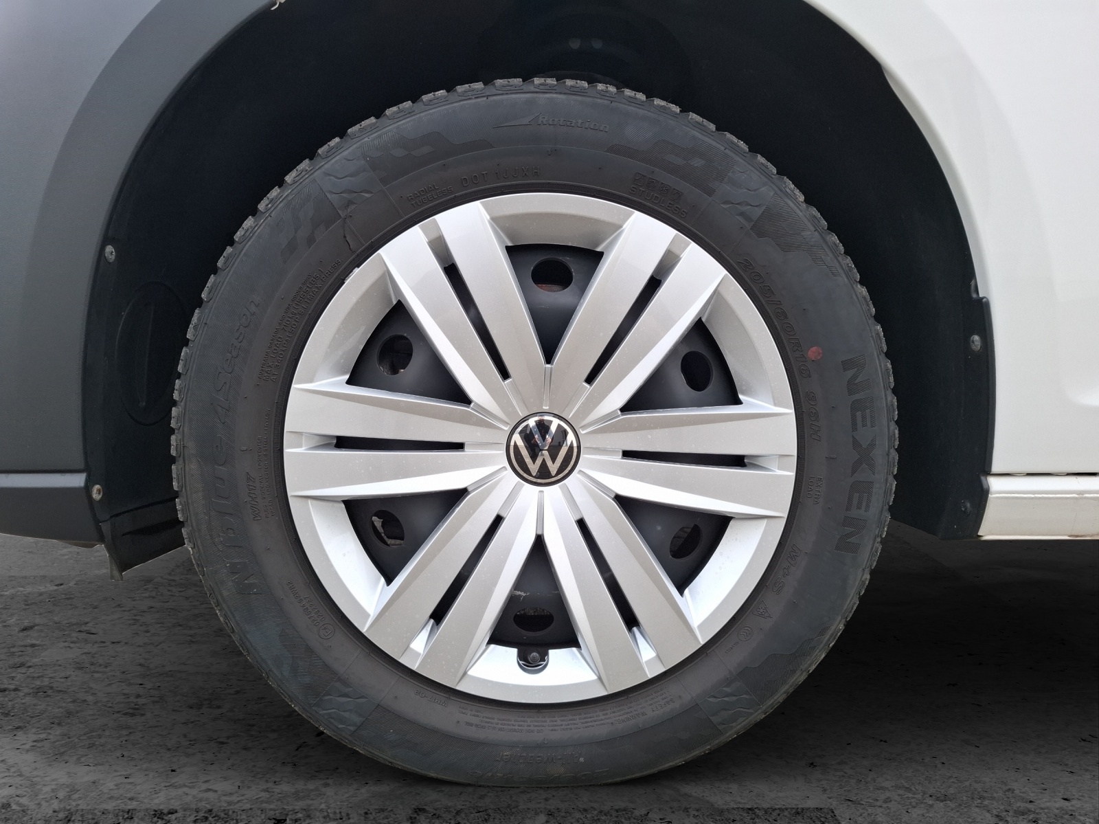 Fahrzeugabbildung Volkswagen Caddy Kasten TDI Maxi Basis AHK RFK SH