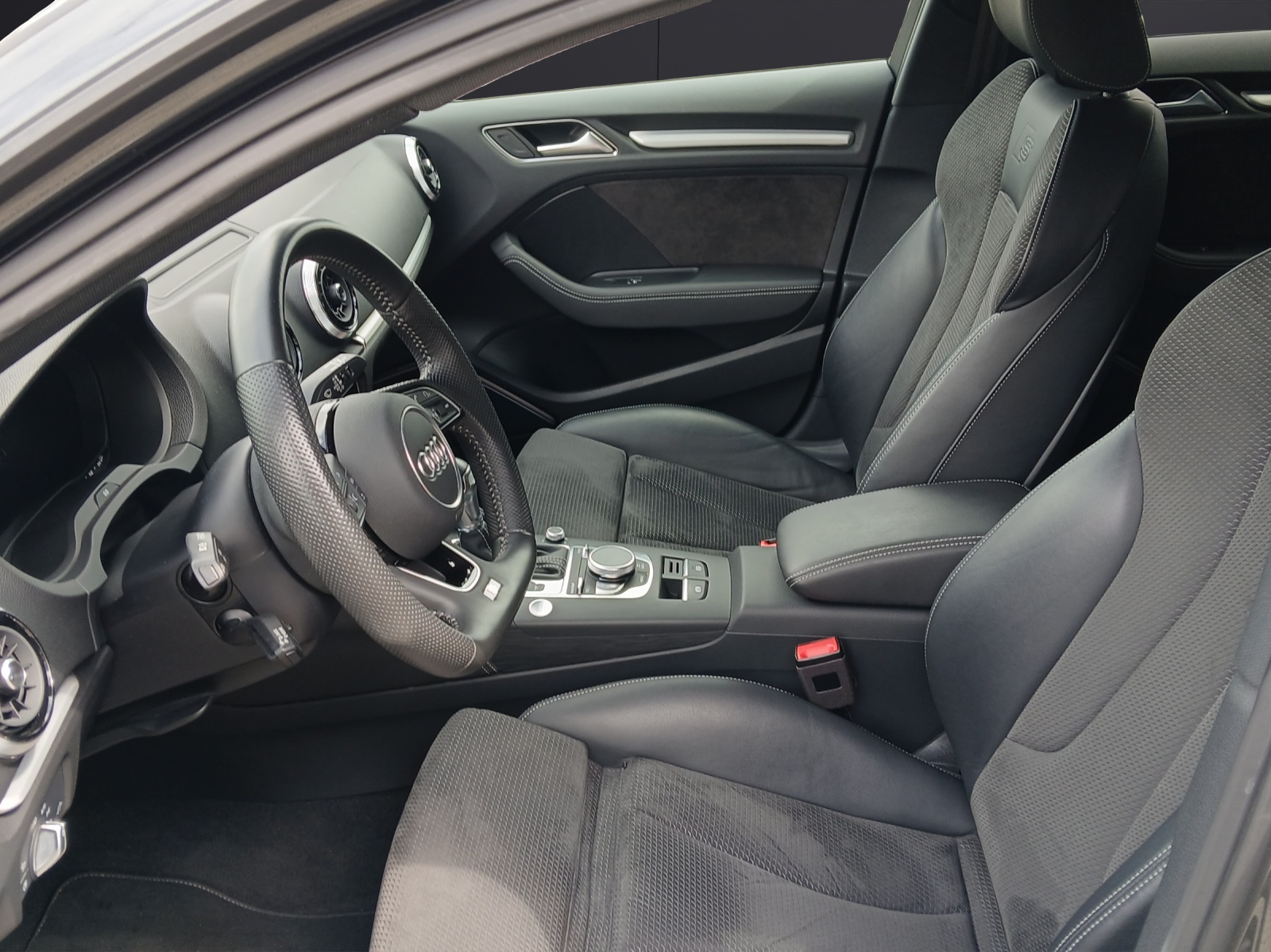 Fahrzeugabbildung Audi A3 Sportback 40 e-tron sport Matrix Navi ACC RFK VC SH