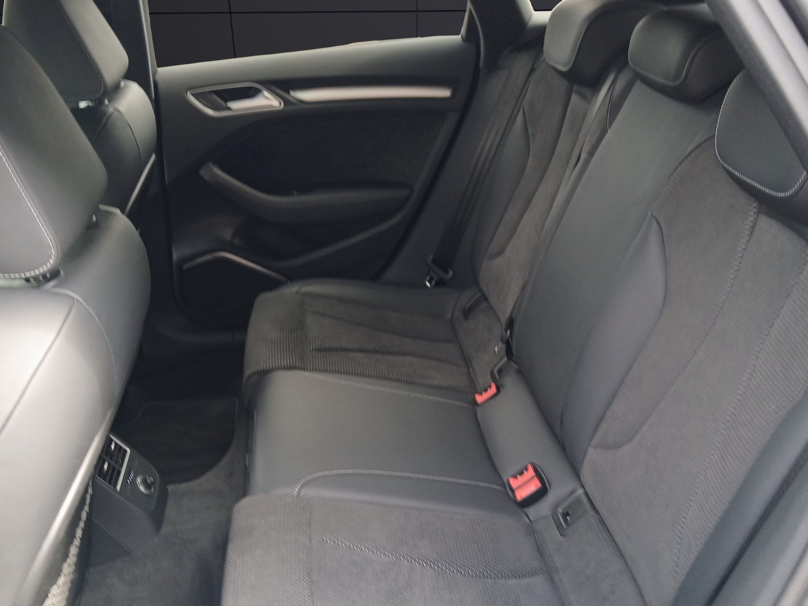 Fahrzeugabbildung Audi A3 Sportback 40 e-tron sport Matrix Navi ACC RFK VC SH