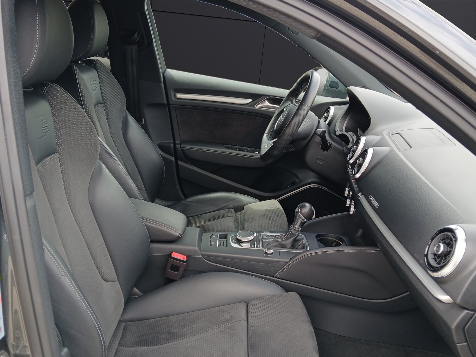 Fahrzeugabbildung Audi A3 Sportback 40 e-tron sport Matrix Navi ACC RFK VC SH