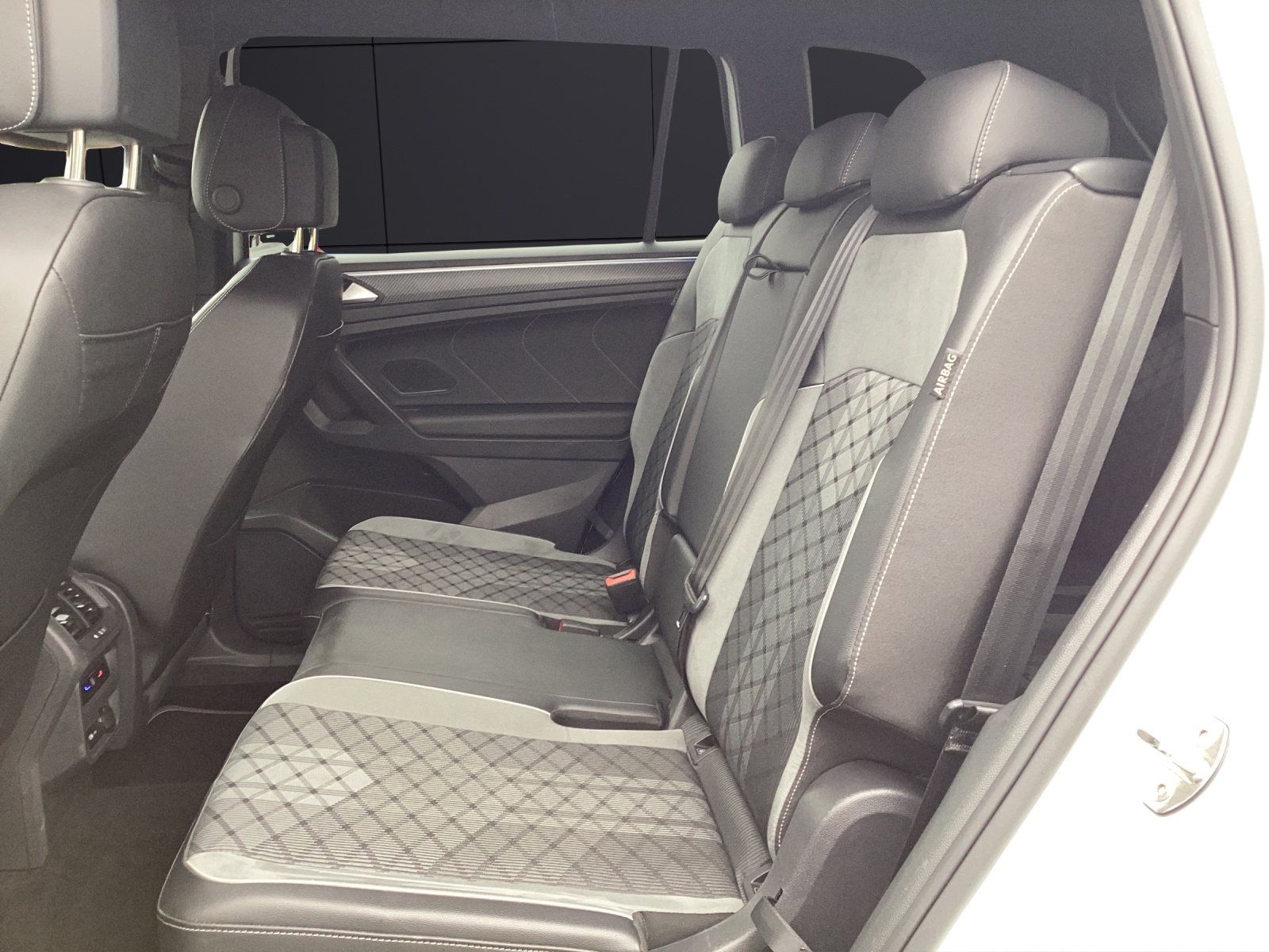 Fahrzeugabbildung Volkswagen Tiguan Allspace R-Line 4M TDI DSG IQ.Light ACC AHK STH SH HuD RearView Navi