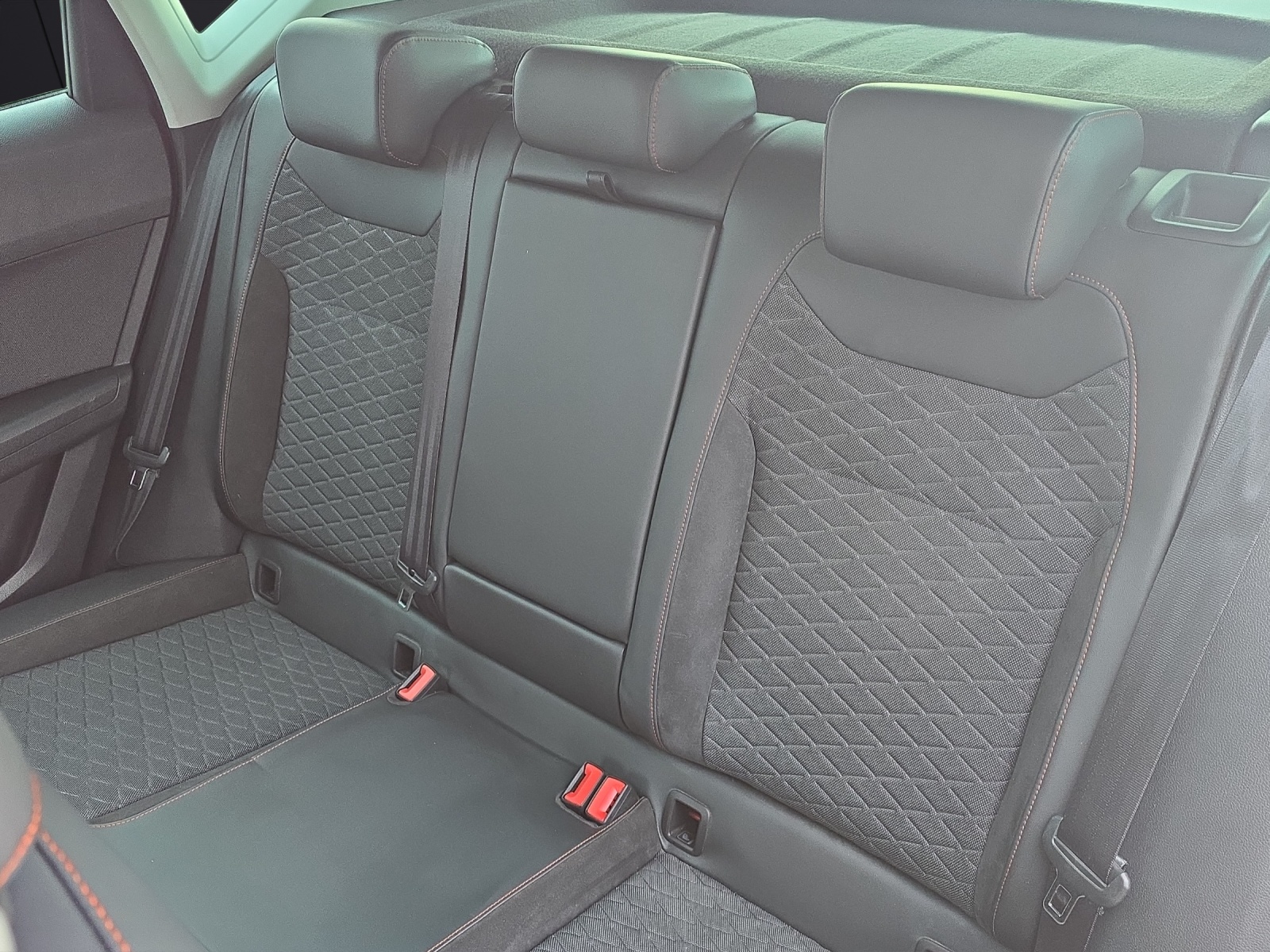 Fahrzeugabbildung SEAT Ateca FR 2.0 TSI 4Drive DSG AHZ KAMERA LED