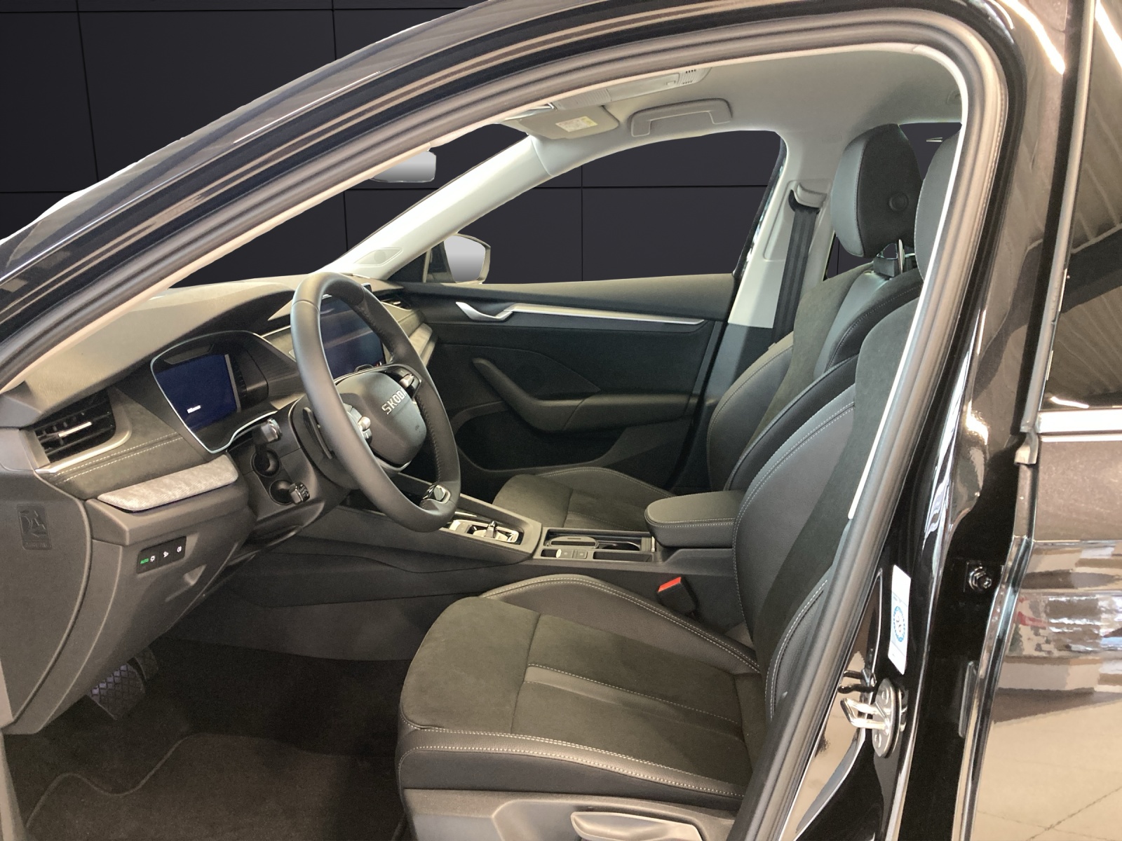 Fahrzeugabbildung SKODA Octavia Combi TDI TOUR DSG ACC MATRIX AHZV