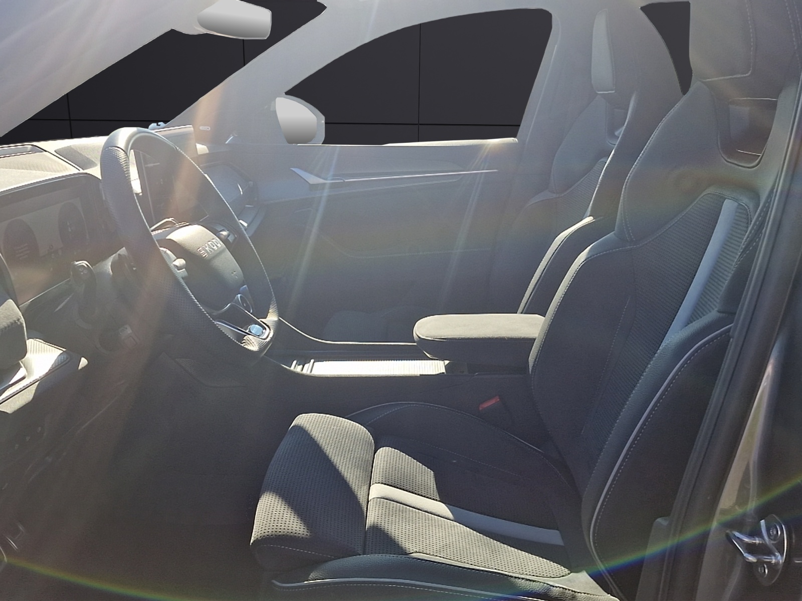 Fahrzeugabbildung SKODA Kodiaq 4x4 Sportline Matrix Navi ACC AHK STHZ SHZ DCC