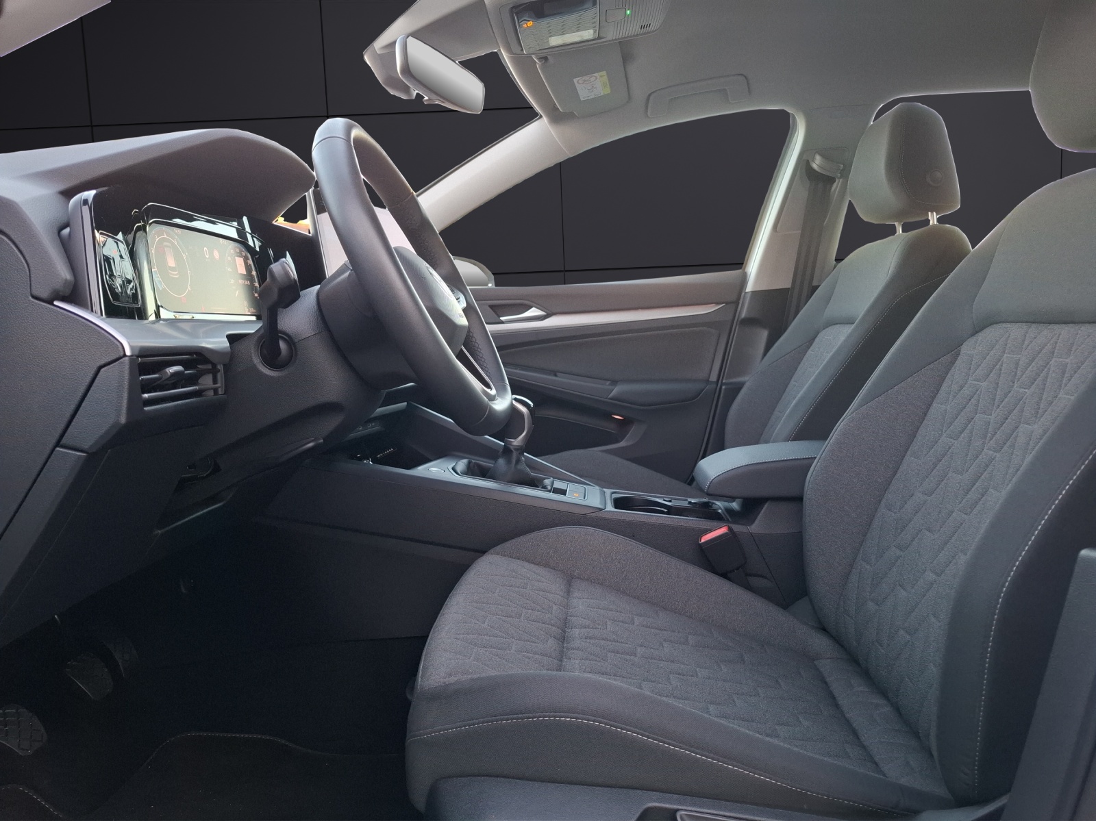 Fahrzeugabbildung Volkswagen Golf VIII Variant TSI Life LED AID ACC PDC SH LM