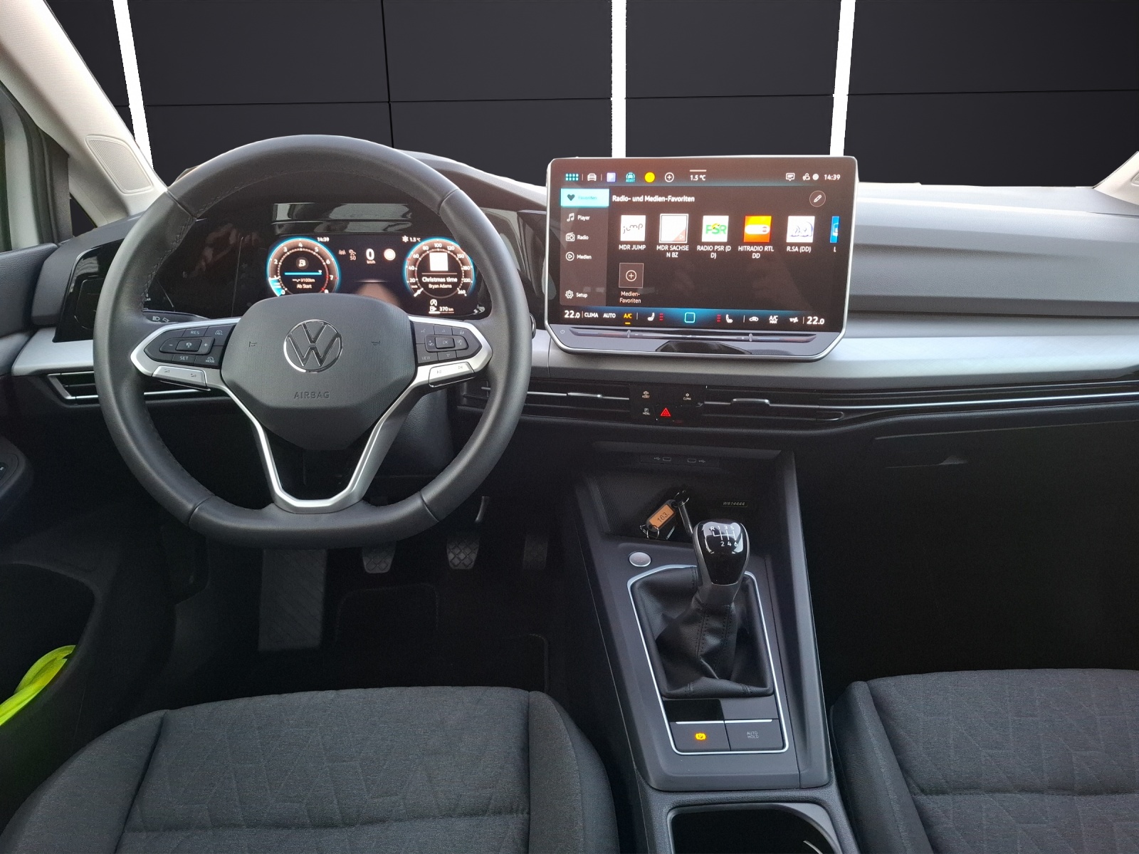 Fahrzeugabbildung Volkswagen Golf VIII Variant TSI Life LED AID ACC PDC SH LM