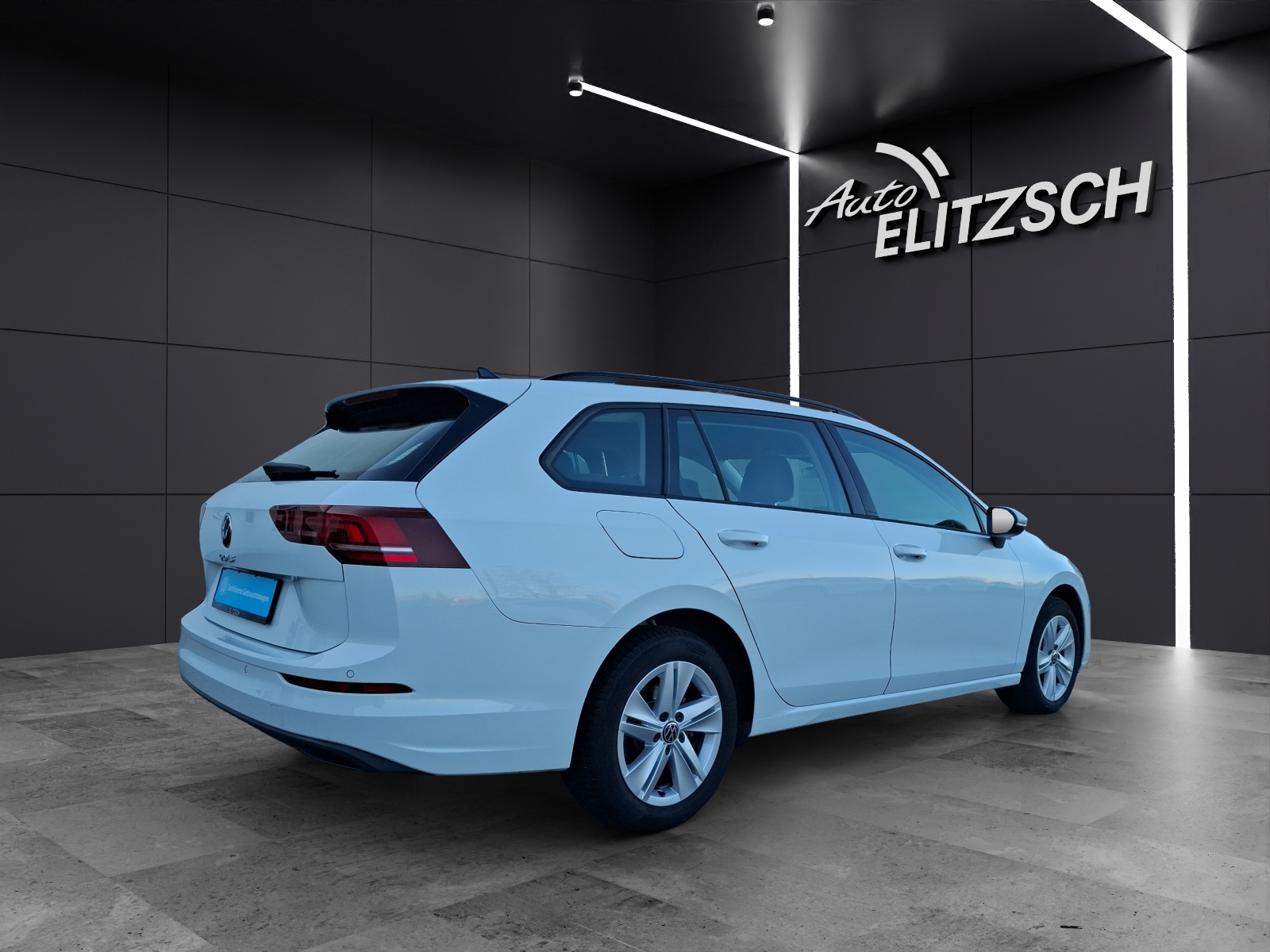 Fahrzeugabbildung Volkswagen Golf VIII Variant TSI Life LED AID ACC PDC SH LM