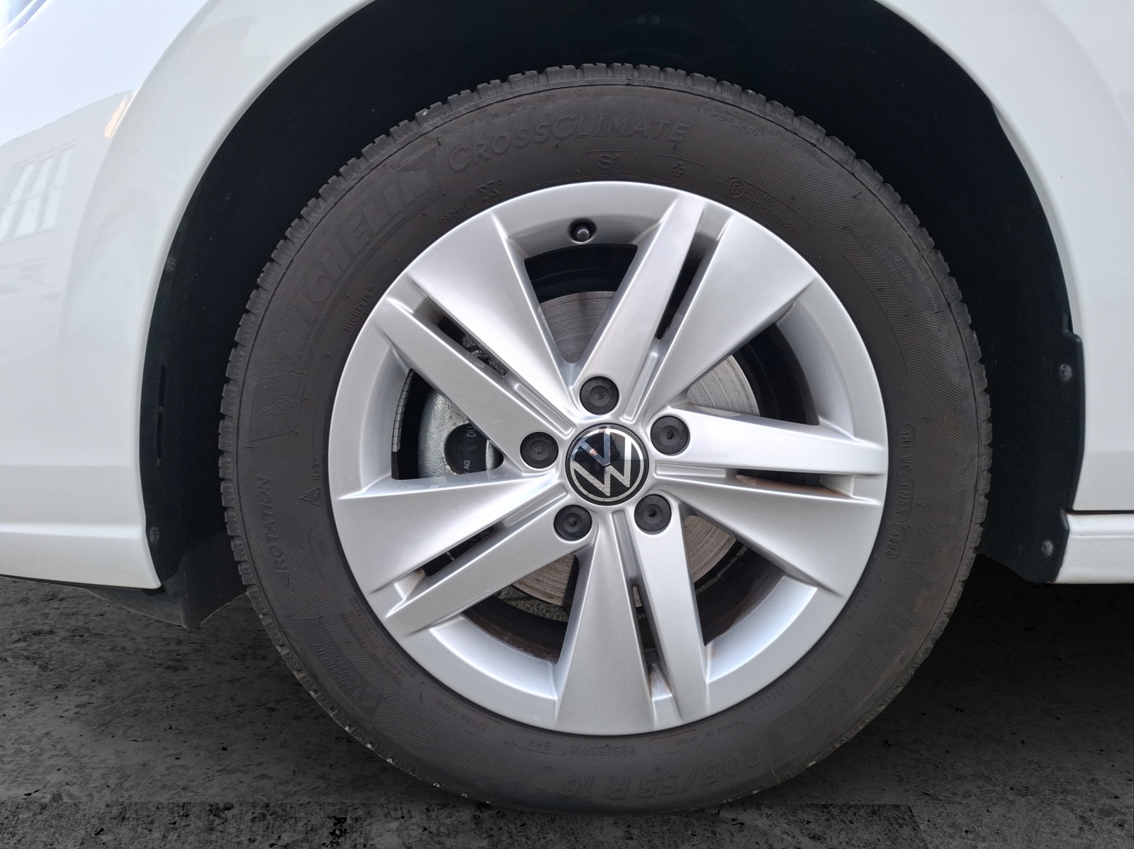 Fahrzeugabbildung Volkswagen Golf VIII Variant TSI Life LED AID ACC PDC SH LM