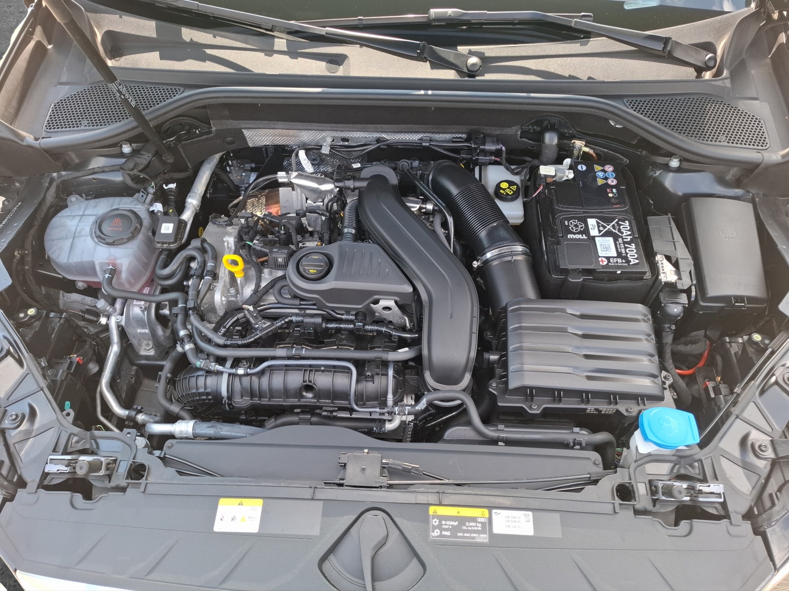 Fahrzeugabbildung Audi Q2 35 TFSI advanced S-tronic Matrix AVC Navi ACC RFK SH