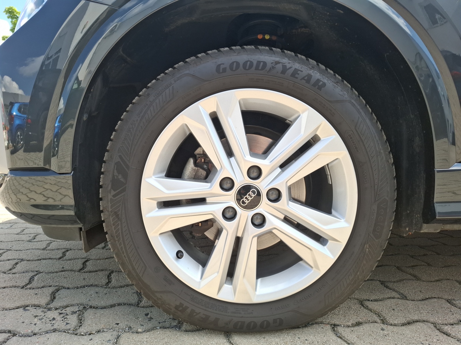 Fahrzeugabbildung Audi Q2 35 TFSI advanced S-tronic Matrix AVC Navi ACC RFK SH