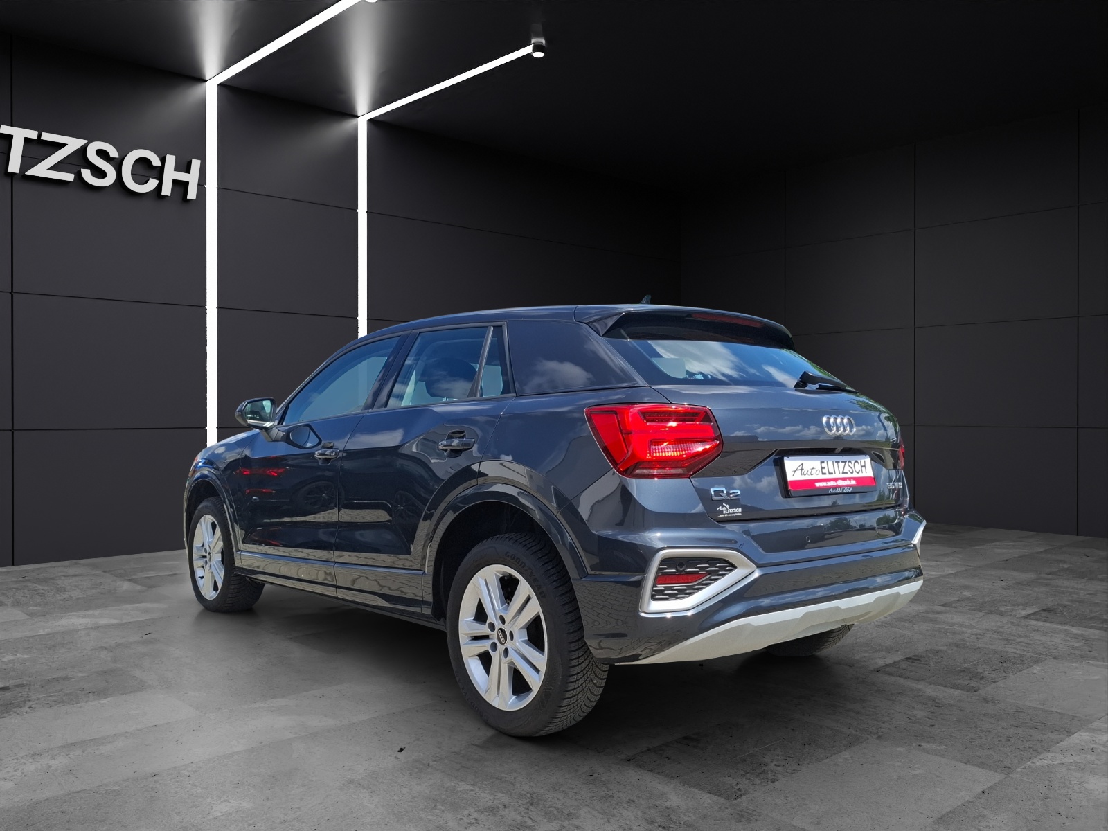 Fahrzeugabbildung Audi Q2 35 TFSI advanced S-tronic Matrix AVC Navi ACC RFK SH