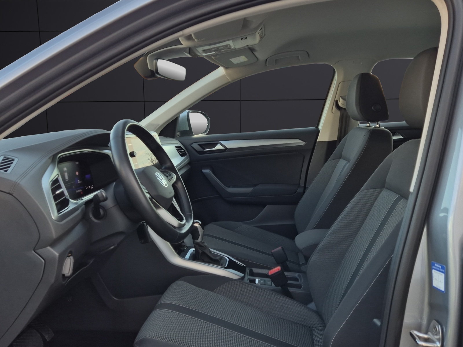 Fahrzeugabbildung Volkswagen T-Roc TSI Life DSG LED Navi AID ACC RFK SH