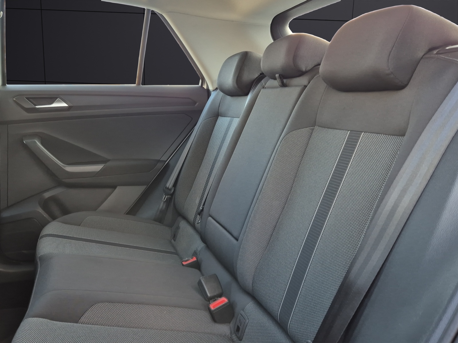 Fahrzeugabbildung Volkswagen T-Roc TSI Life DSG LED Navi AID ACC RFK SH