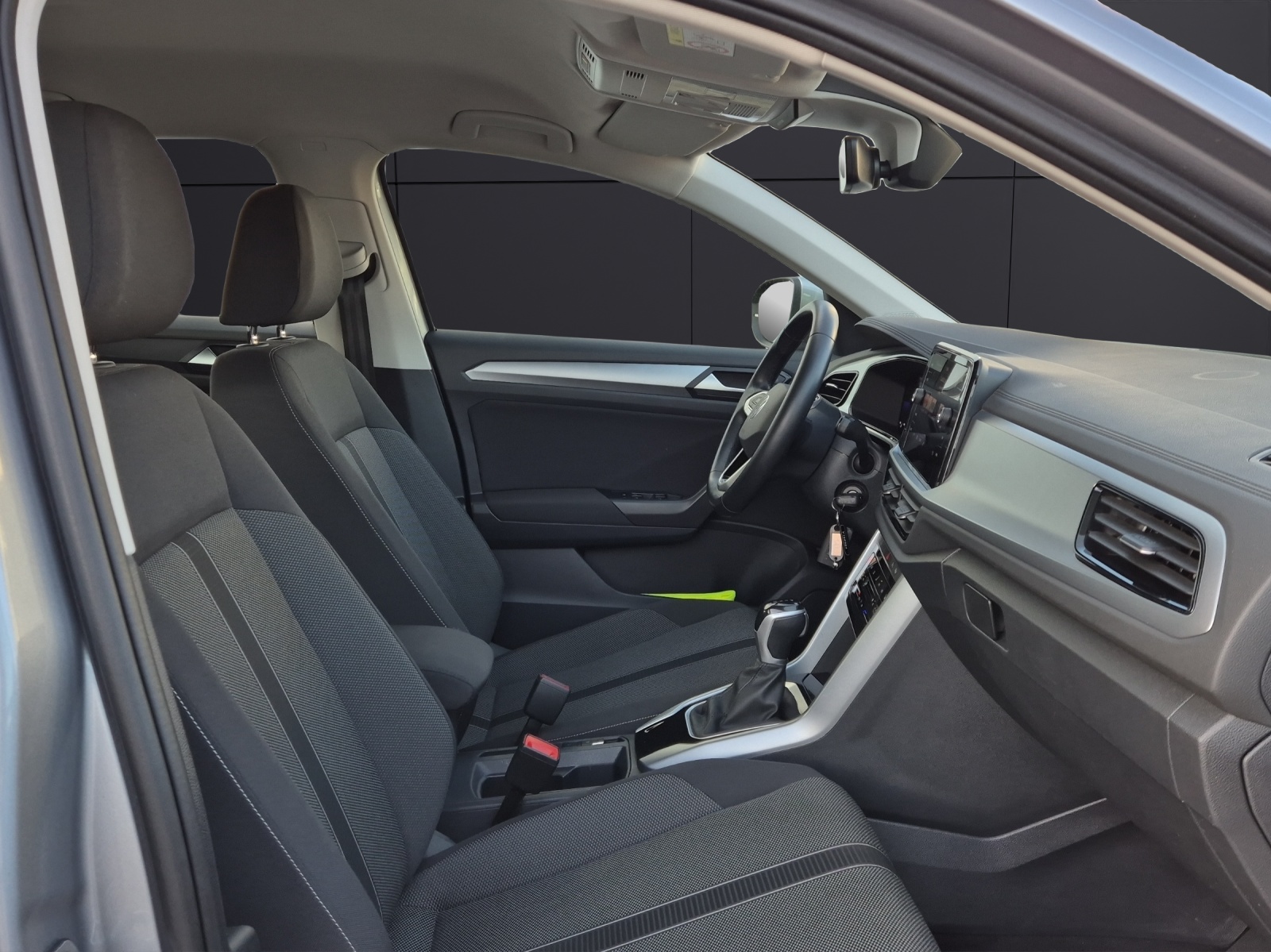 Fahrzeugabbildung Volkswagen T-Roc TSI Life DSG LED Navi AID ACC RFK SH