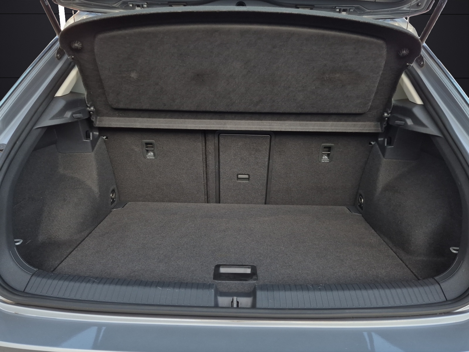 Fahrzeugabbildung Volkswagen T-Roc TSI Life DSG LED Navi AID ACC RFK SH