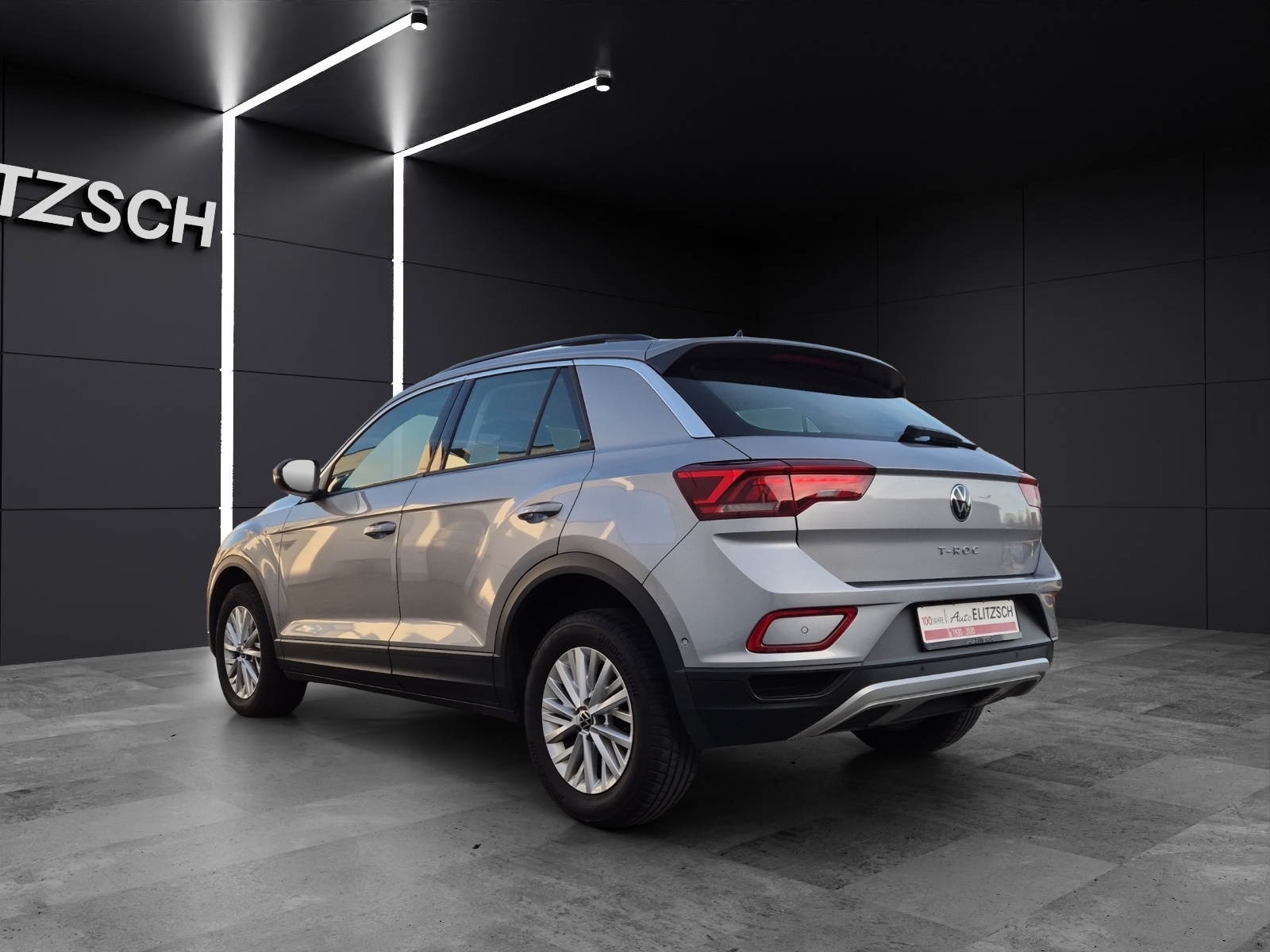 Fahrzeugabbildung Volkswagen T-Roc TSI Life DSG LED Navi AID ACC RFK SH