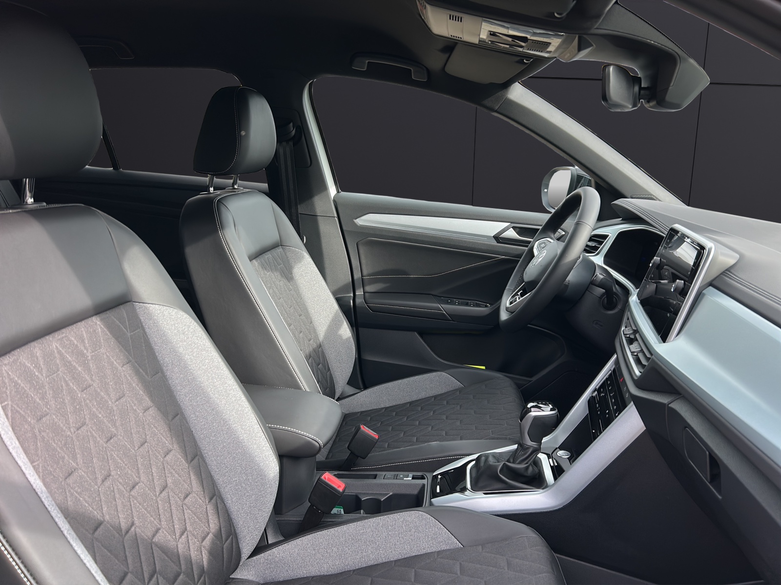 Fahrzeugabbildung Volkswagen T-Roc 1.5 l TSI DSG Goal