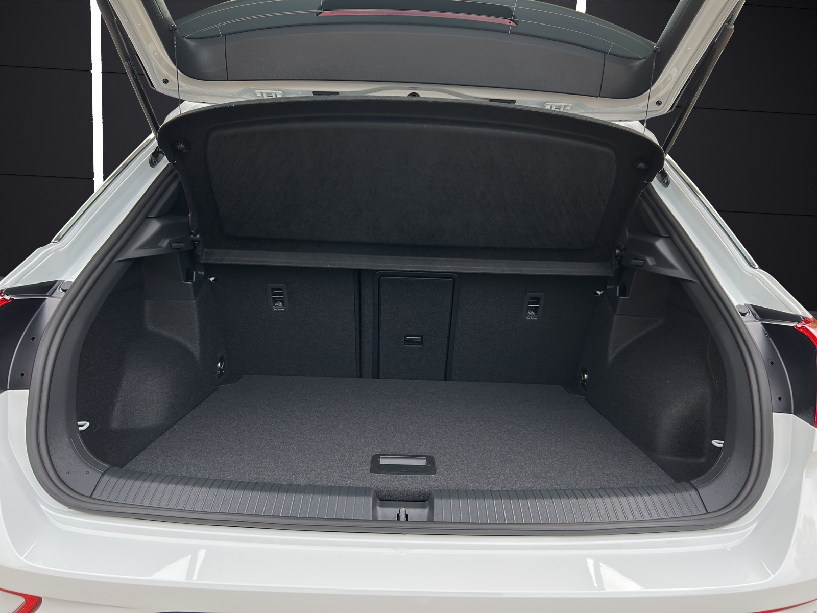 Fahrzeugabbildung Volkswagen T-Roc 1.5 l TSI DSG Goal