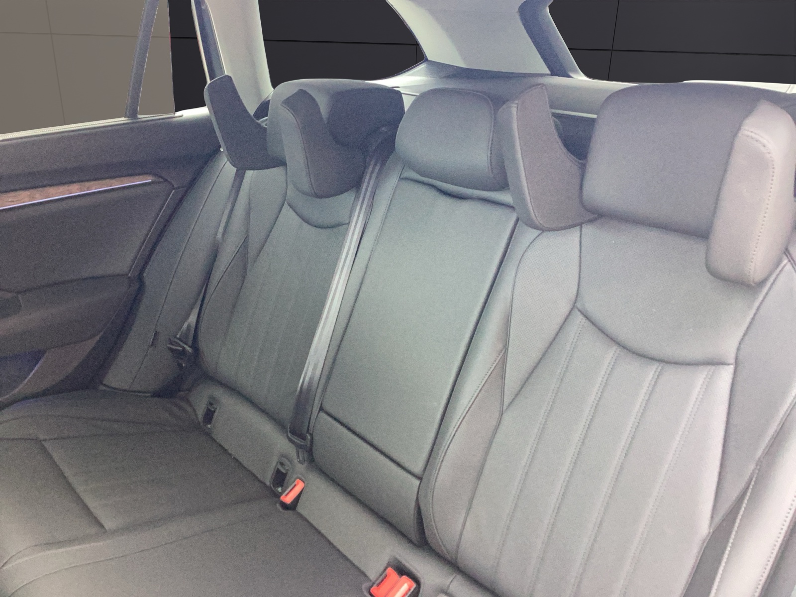 Fahrzeugabbildung SKODA Superb Combi 2.0 TDI DSG 4x4 L&K AHZV DCC ACC FAMILY