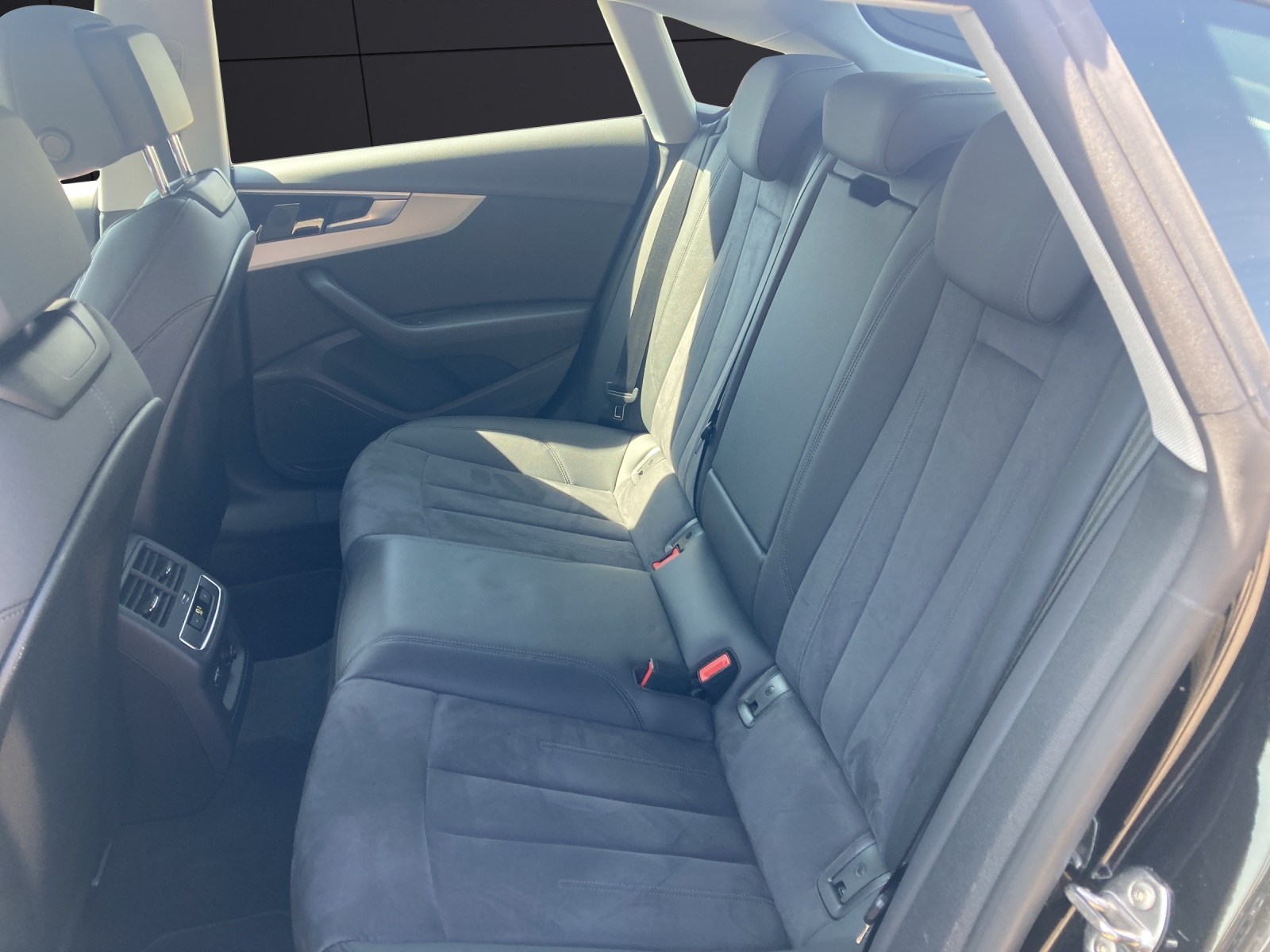Fahrzeugabbildung Audi A5 Sportback 50 TDI quattro S-line Matrix AHK Navi ACC RFK