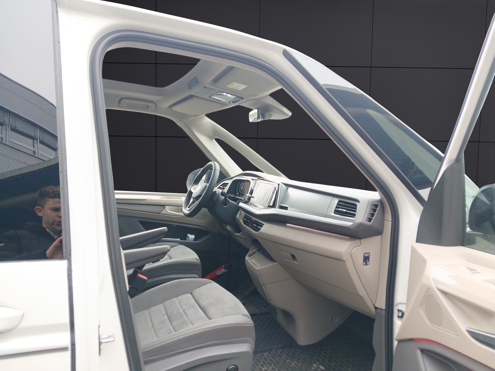 Fahrzeugabbildung Volkswagen T7 Multivan TSI LÜ Style ACC AHK LED RFK PARK ASS