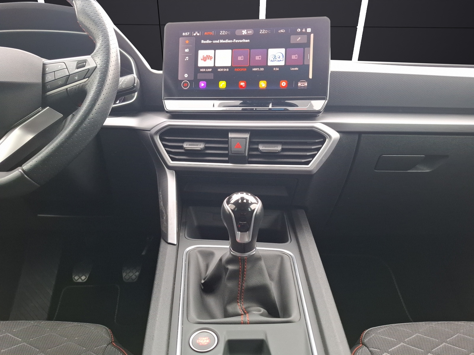 Fahrzeugabbildung SEAT Leon TSI FR LED Navi AID Beats ACC RFK SH 18
