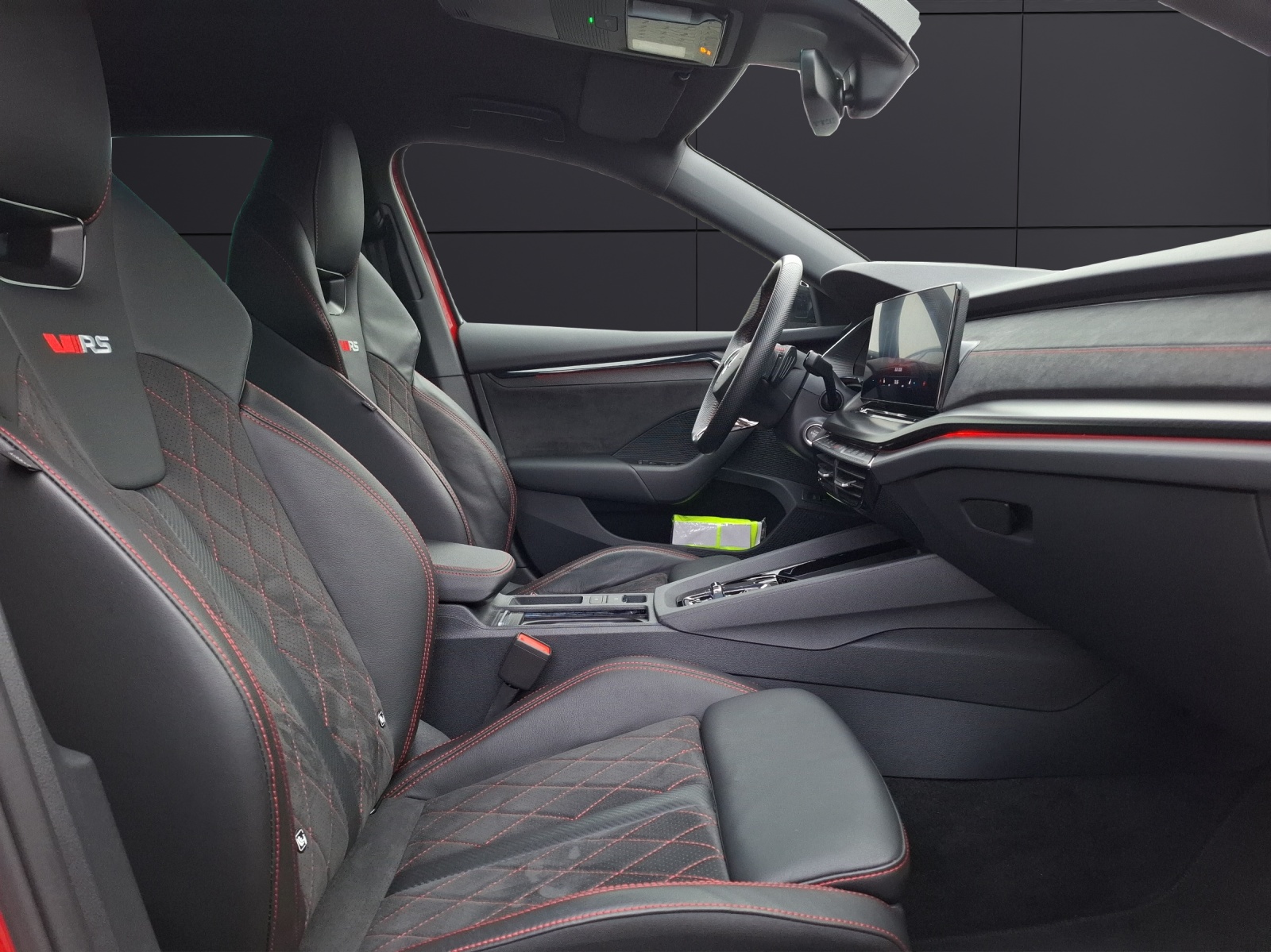 Fahrzeugabbildung SKODA Octavia Combi TDI RS DSG Matrix Navi HUD ACC RFK SH 19