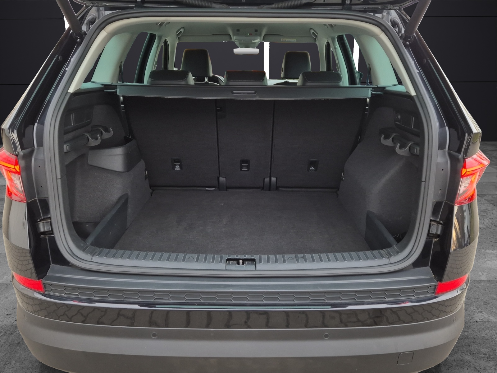 Fahrzeugabbildung SKODA Kodiaq TSI Soleil DSG 4x4 Standhzg. Navi ACC RFK SH 19